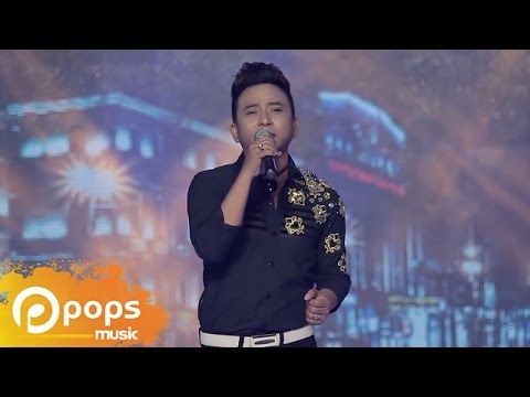 Nhặt cánh hoa rơi