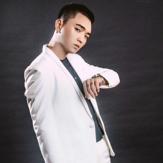 Nhìn Lại Chẳng Ai