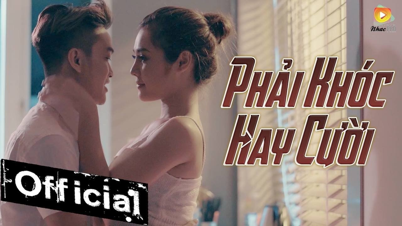 Phải Khóc Hay Cười