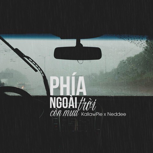 Phía ngoài trời còn mưa