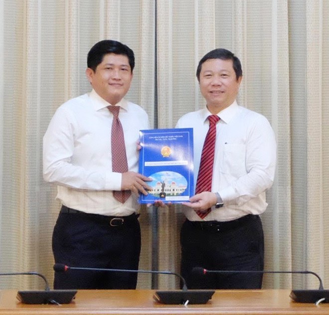 PHÚT GIÂY BÊN EM