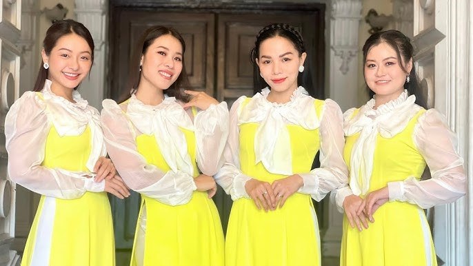 TÌNH BẠN MÃI MÙA XUÂN