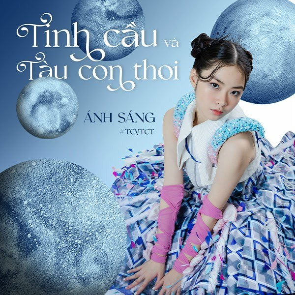 Tinh Cầu Và Tàu Con Thoi